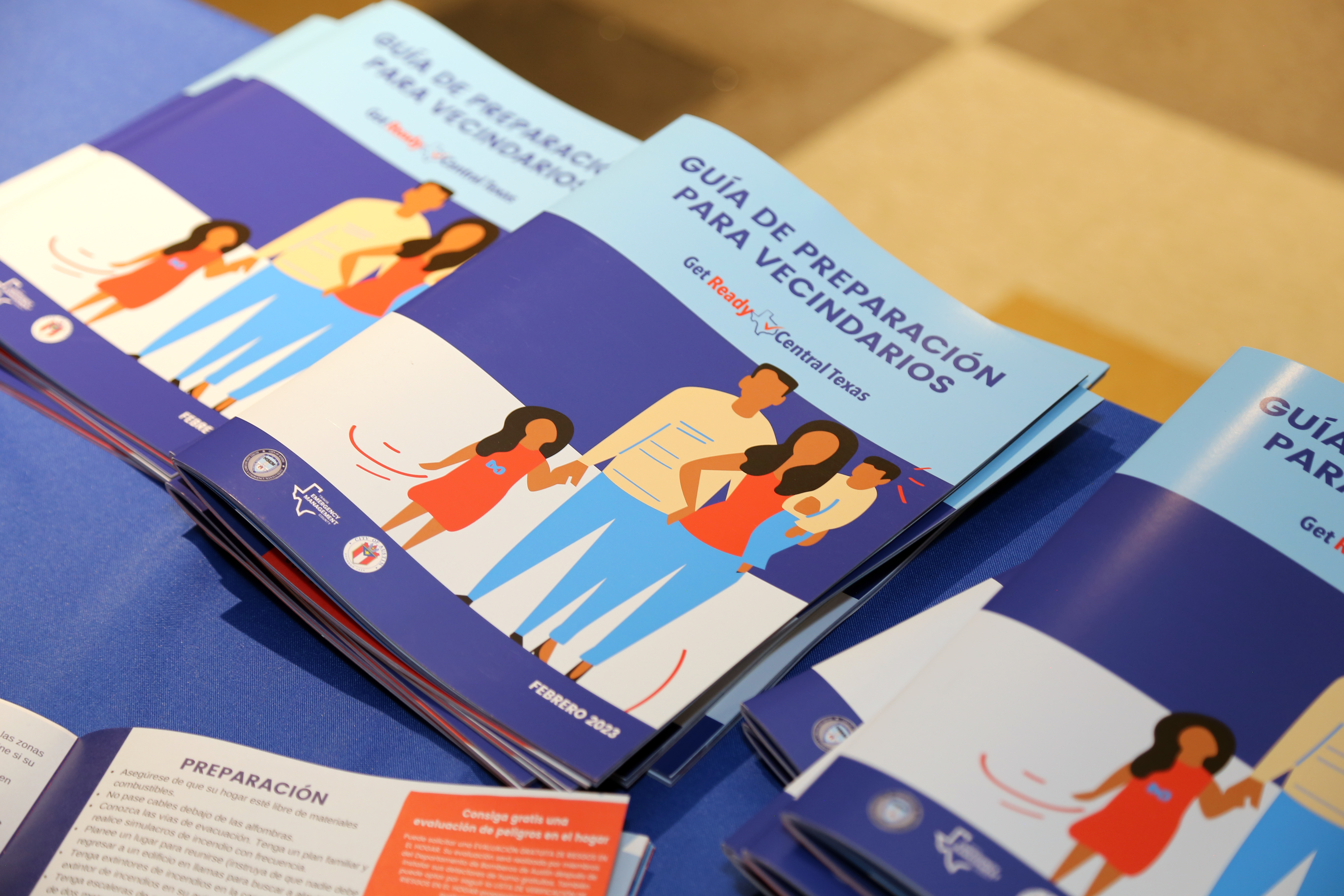 Stacks of Spanish edition of Neighborhood Preparedness Guide on a table