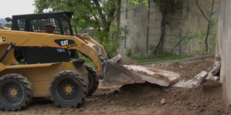 image of a bulldozer 