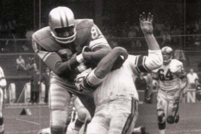 Dick "Night Train" Lane mid-tackle using the "Night-Train Necktie"