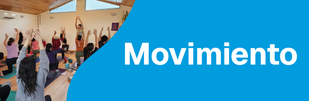 movimiento banner featuring a yoga class