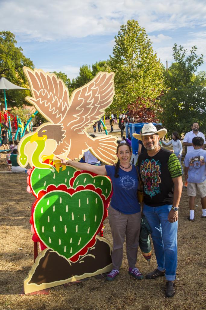 volunteers pose at viva mexico
