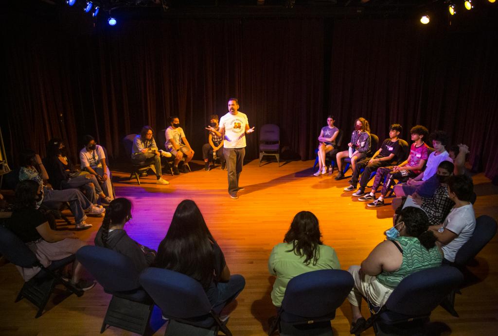 Photo of Caminos students listening to a speaker at Breaking Barriers 2022