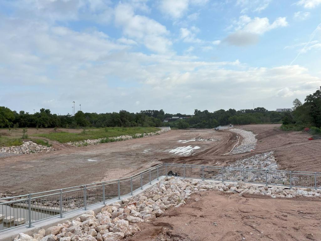 photo of the channel and abutment rail