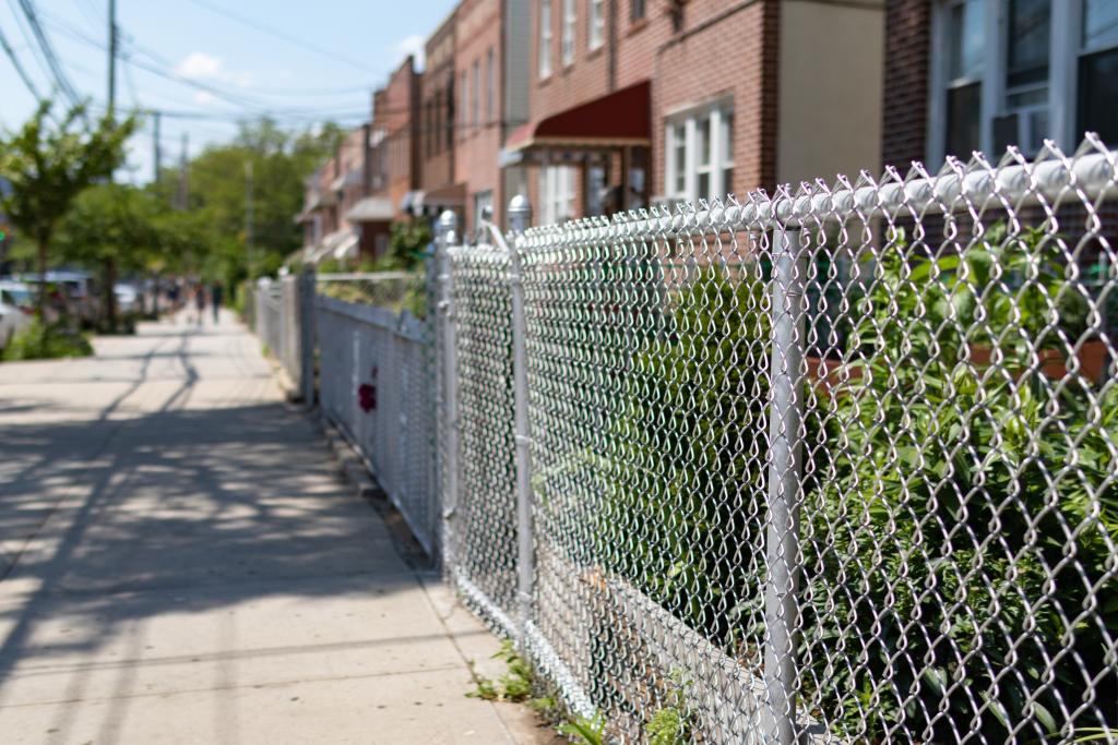 chain link fence with knuckle selvage