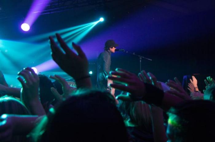 Concert with a man singing 